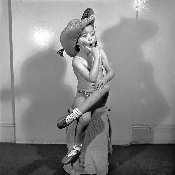 dancer Pauline Curtis aged 4 years. December 1952 C6424-001