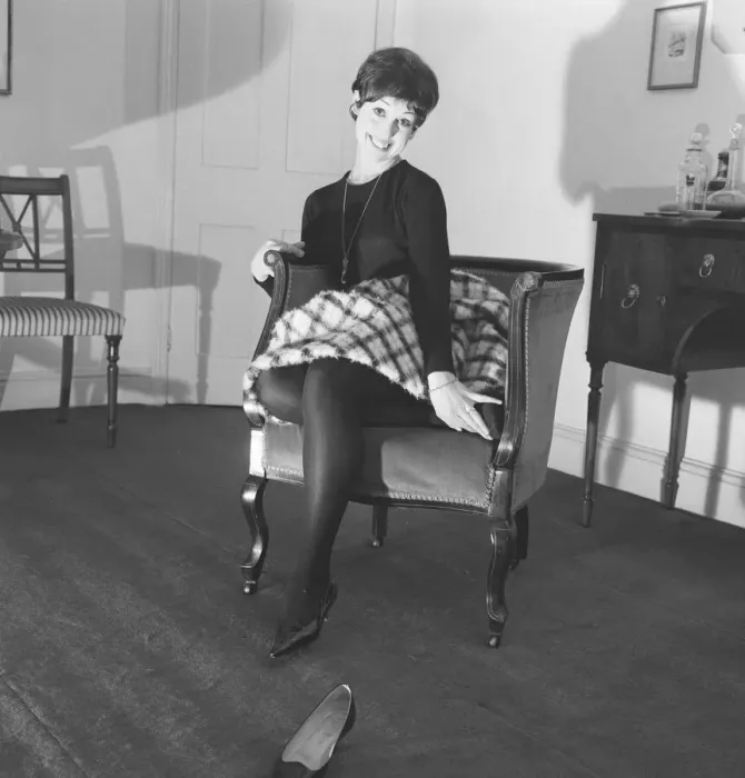 Framed Print : Dancer Una Stubbs, aged 22, in her flat in London. 4th December 1959 Framed Print : Dancer Una Stubbs, aged 22, in her flat in London. 4th December 1959