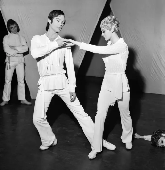 Framed Print : Dancing from the 19th to 29th November at the Sadlers Wells Theatre Framed Print : Dancing from the 19th to 29th November at the Sadlers Wells Theatre