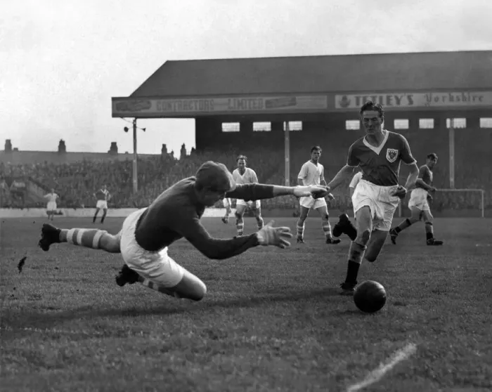 Framed Print : Dani Durie, Blackpool F. C. in action against Sheffield Wednesday Framed Print : Dani Durie, Blackpool F. C. in action against Sheffield Wednesday