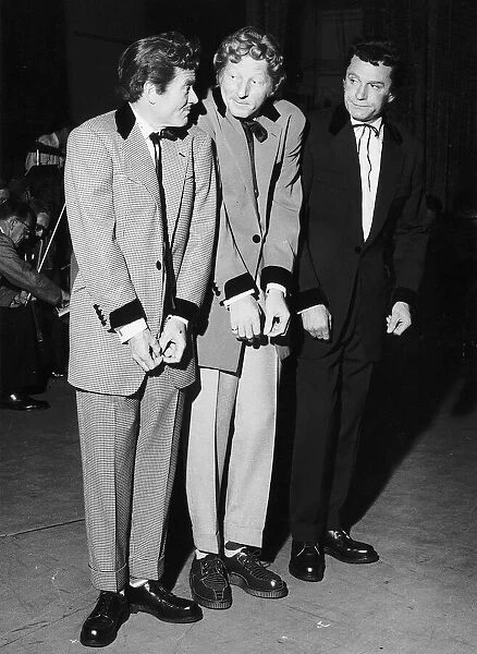 Danny Kaye Actor Standing in between Sir Laurence Olivier and John Mills Dbase MSI