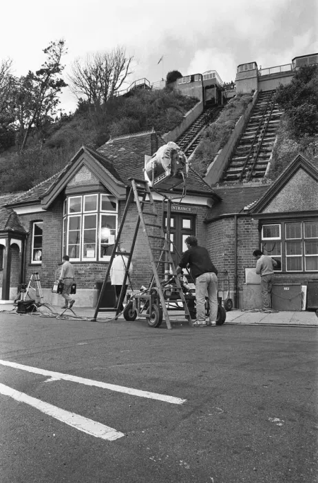 Framed Print : Darling Buds of May filming in Folkestone 31st May 1991 The lighting crew set up