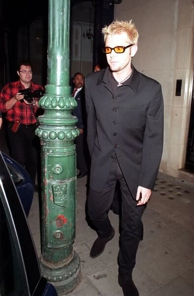 Darren Day leaving London club October 1998 leaving club Browns with brunettes