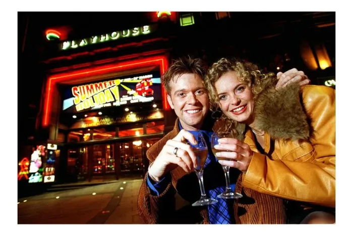 Framed Print : Darren Day and Tracy Shaw outside the Edinburgh Playhouse after the opening night of