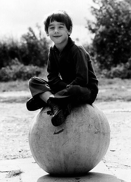Darren Stare and his 6. 5st pumpkin 1984