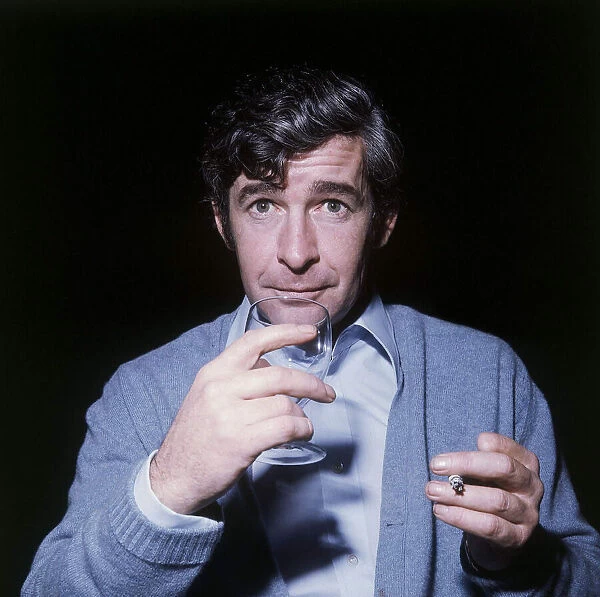 Dave Allen comedian drinking from a glass A©mirrorpix