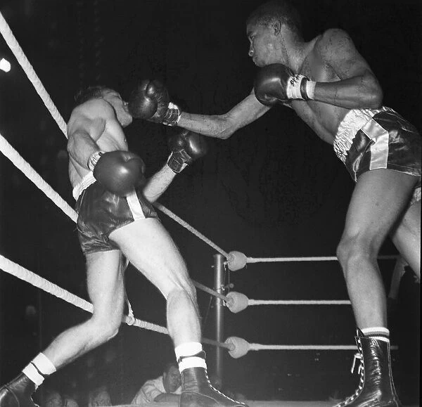 Dave Charnley v Doug Vaillant in a boxing match - June1962