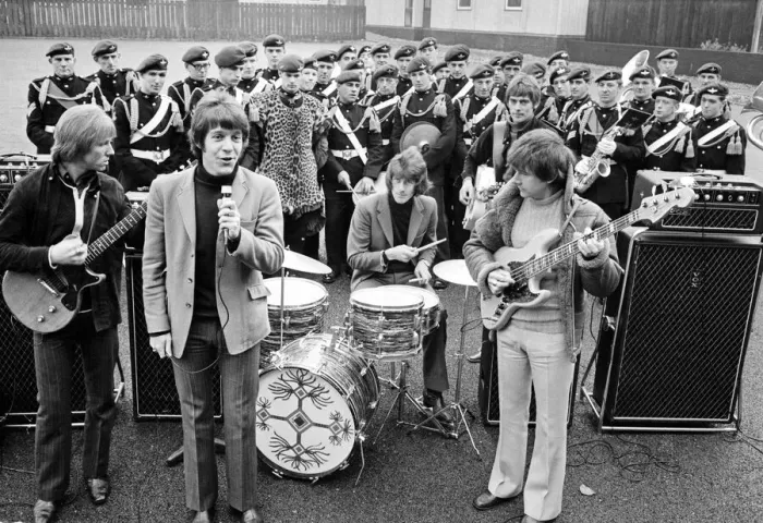 Framed Print : Dave Dee, Dozy, Beaky, Mick and Tich play a numbers while the regimental band of the 1st Framed Print : Dave Dee, Dozy, Beaky, Mick and Tich play a numbers while the regimental band of the 1st
