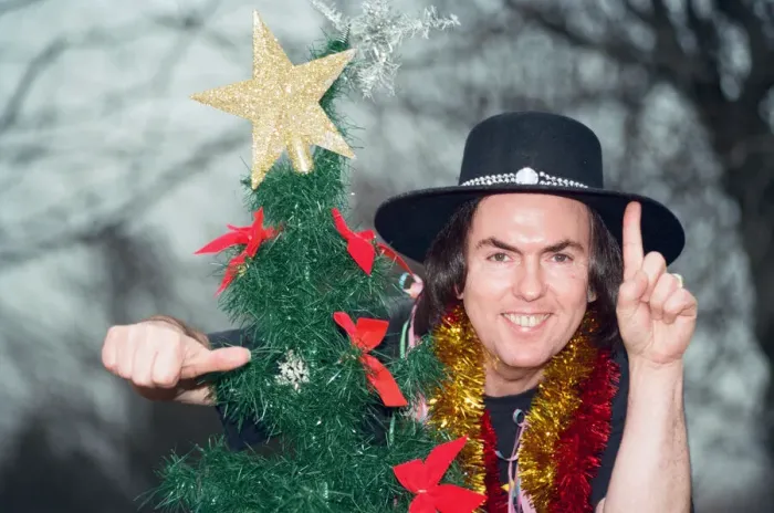 Framed Print : Dave Hill of the band Slade in festive mood. 12th December 1996 Framed Print : Dave Hill of the band Slade in festive mood. 12th December 1996