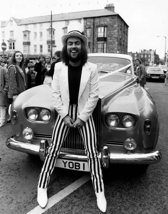 Framed Print : Dave Hill of Slade with his Rolls Royce Silver Cloud 1984 YOB 1 Framed Print : Dave Hill of Slade with his Rolls Royce Silver Cloud 1984 YOB 1
