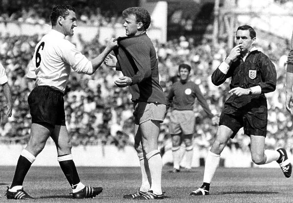 Dave Mackay of Tottenham Hotspurs confronts Billy Bremner of Leeds during the First