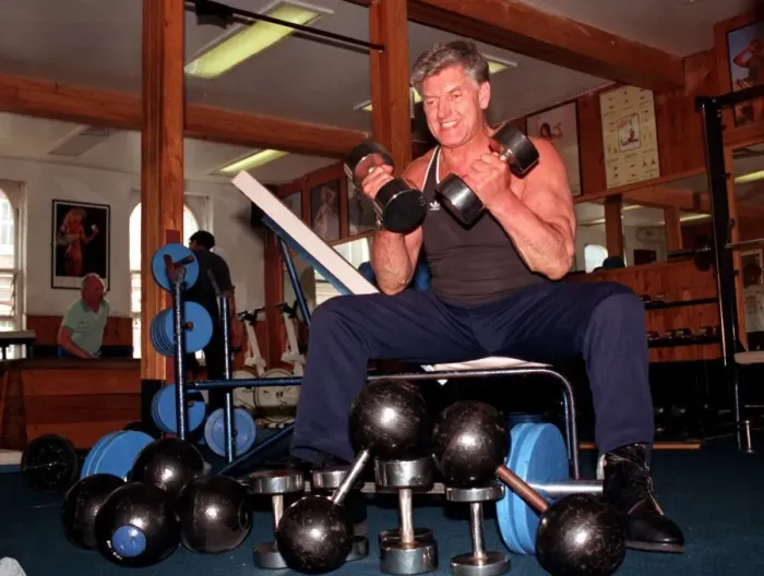 Framed Print : DAVE PROWSE, ACTOR, IN PHOTOCALL EXERCISING IN GYM - 91  /  7433 -----