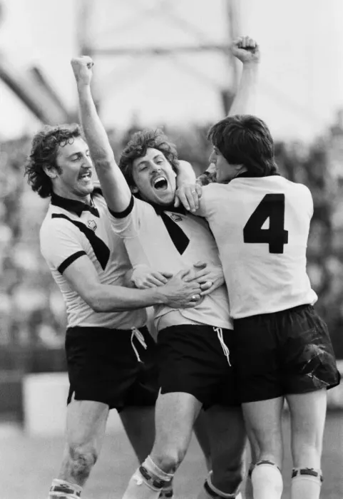 Framed Print : Dave Swindlehurst of Crystal Palace celebrates with Jim Cannon Framed Print : Dave Swindlehurst of Crystal Palace celebrates with Jim Cannon