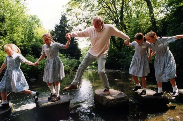 Framed Print : David Bellamy in Jesmond Dene meeting and talking to children for Wildlife week on 10th Framed Print : David Bellamy in Jesmond Dene meeting and talking to children for Wildlife week on 10th