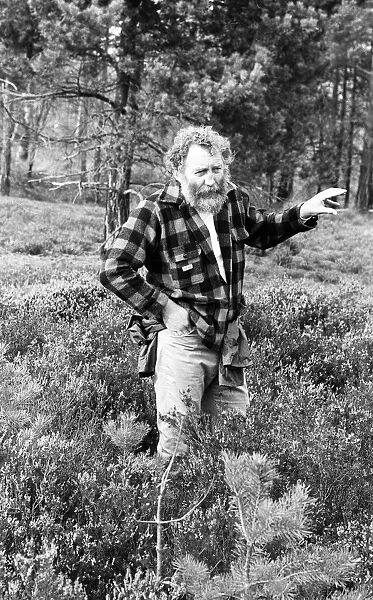 David Bellamy pictured with six Mirror winners that went on a nature trail in Surrey