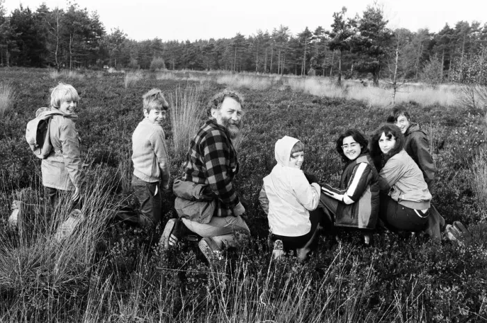 Framed Print : David Bellamy pictured with six Mirror winners that went on a nature trail in Surrey