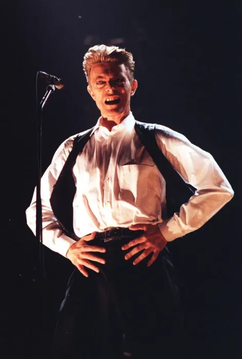 Framed Print : DAVID BOWIE IN CONCERT AT MILTON KEYNES - 5TH AUGUST 1990