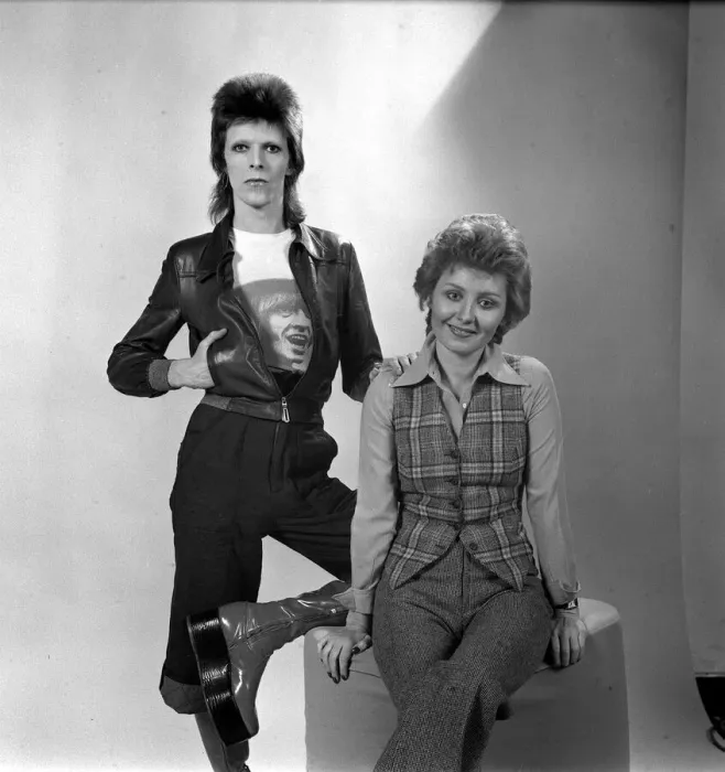 Framed Print : David Bowie and Lulu - December 1973 DavidBowie singers studio shot Framed Print : David Bowie and Lulu - December 1973 DavidBowie singers studio shot