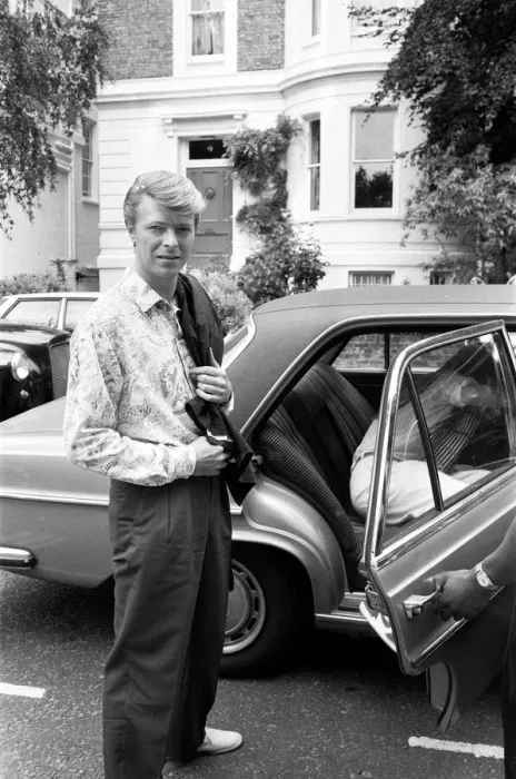 Framed Print : David Bowie and Mick Jagger in London, Mick Jagger getting into the car Framed Print : David Bowie and Mick Jagger in London, Mick Jagger getting into the car