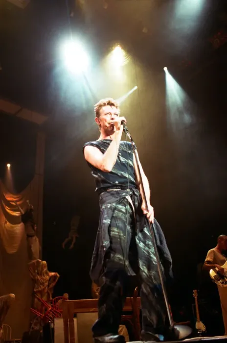 Framed Print : David Bowie performing at the NEC, Birmingham. Outside Tour. 21st November 1995 Framed Print : David Bowie performing at the NEC, Birmingham. Outside Tour. 21st November 1995