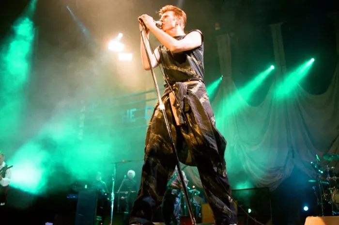Framed Print : David Bowie performing at the NEC, Birmingham. Outside Tour. 21st November 1995