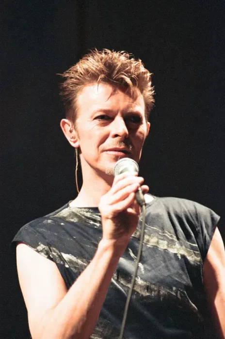 Framed Print : David Bowie performing at the NEC, Birmingham. Outside Tour. 21st November 1995 Framed Print : David Bowie performing at the NEC, Birmingham. Outside Tour. 21st November 1995