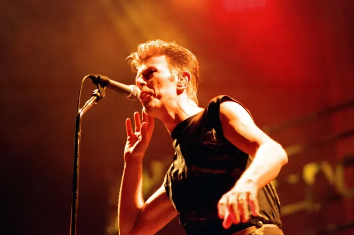 Framed Print : David Bowie performing at the NEC, Birmingham. Outside Tour. 21st November 1995 Framed Print : David Bowie performing at the NEC, Birmingham. Outside Tour. 21st November 1995