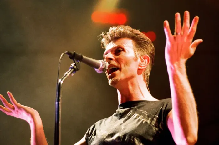 Framed Print : David Bowie performing at the NEC, Birmingham. Outside Tour. 21st November 1995 Framed Print : David Bowie performing at the NEC, Birmingham. Outside Tour. 21st November 1995