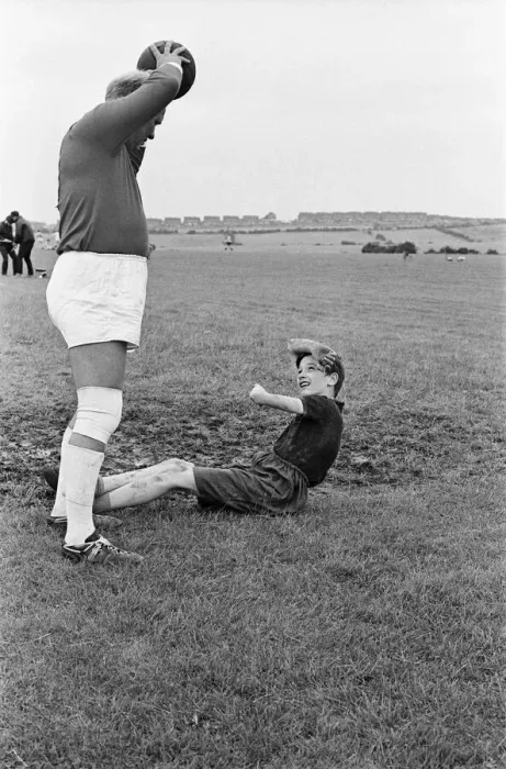 Framed Print : David Bradley, (aged 14) playing the part of Billy Casper, pictured with his Kestral Framed Print : David Bradley, (aged 14) playing the part of Billy Casper, pictured with his Kestral