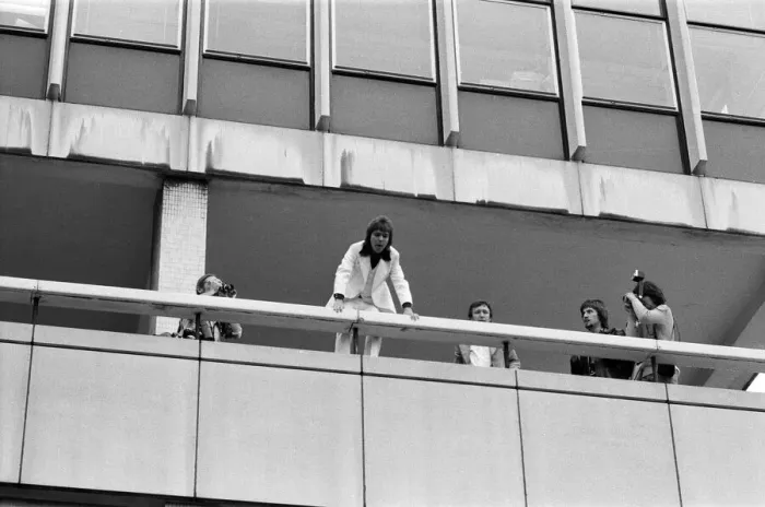Framed Print : David Cassidy at Thames TV. The pavement outside the studio was crowded with his fans Framed Print : David Cassidy at Thames TV. The pavement outside the studio was crowded with his fans