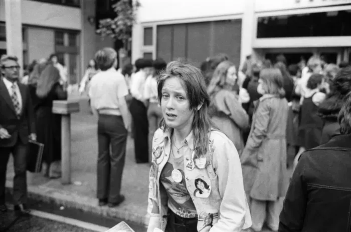Framed Print : David Cassidy at Thames TV. The pavement outside the studio was crowded with his fans