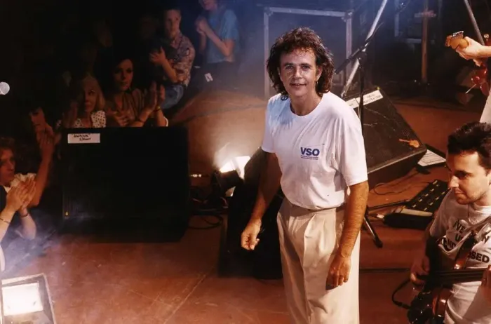 Framed Print : David Essex Pop Singer Actor on stage A©Mirrorpix Framed Print : David Essex Pop Singer Actor on stage A©Mirrorpix