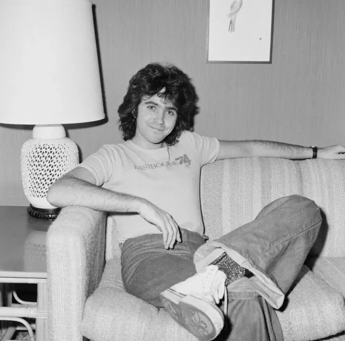 Framed Print : David Essex, Singer and Actor, pictured relaxing in his hotel room before appearing Framed Print : David Essex, Singer and Actor, pictured relaxing in his hotel room before appearing