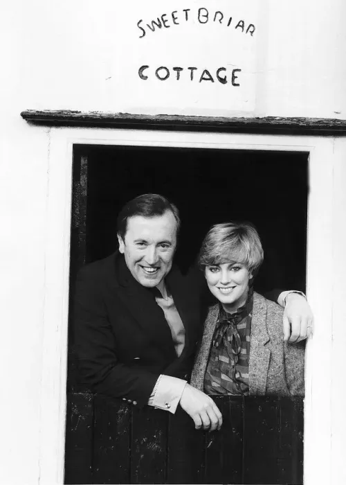 Framed Print : David Frost TV personality with his wife formerly Lynne Frederick widow of Peter Sellers