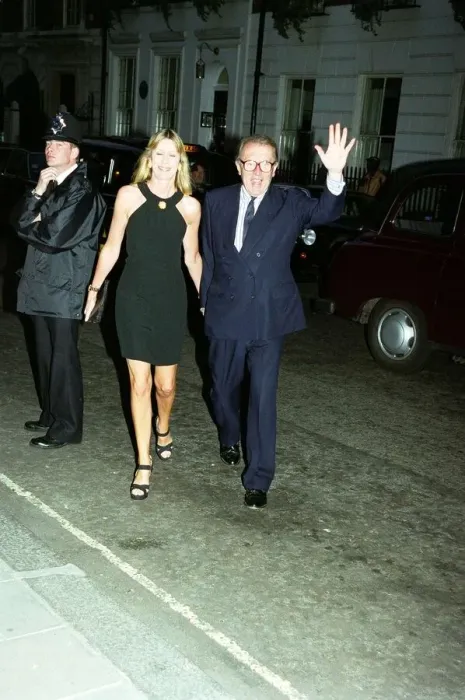 Framed Print : David Frost TV Presenter June 1998 Arriving for a celebrity party at the Ritz hotel Framed Print : David Frost TV Presenter June 1998 Arriving for a celebrity party at the Ritz hotel