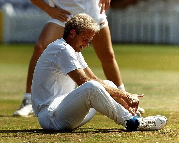 David Gower cricketer sitting on the grass, August 1990