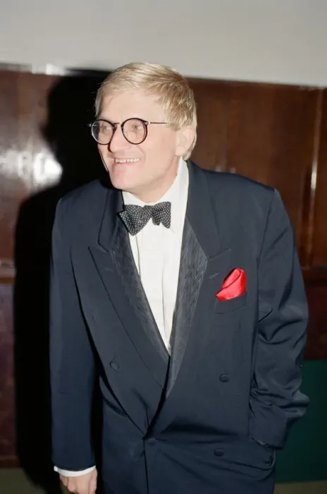 Framed Print : David Hockney at a gala dinner in aid of the AIDS Crisis Trust in Whitehall Framed Print : David Hockney at a gala dinner in aid of the AIDS Crisis Trust in Whitehall