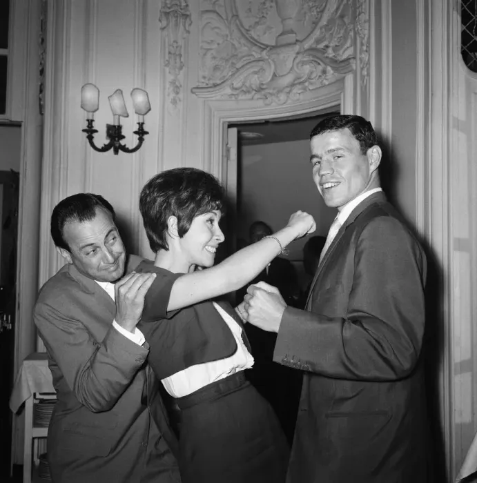 Framed Print : David Jacobs cowers behind singer Helen Shapiro as she shapes up Framed Print : David Jacobs cowers behind singer Helen Shapiro as she shapes up