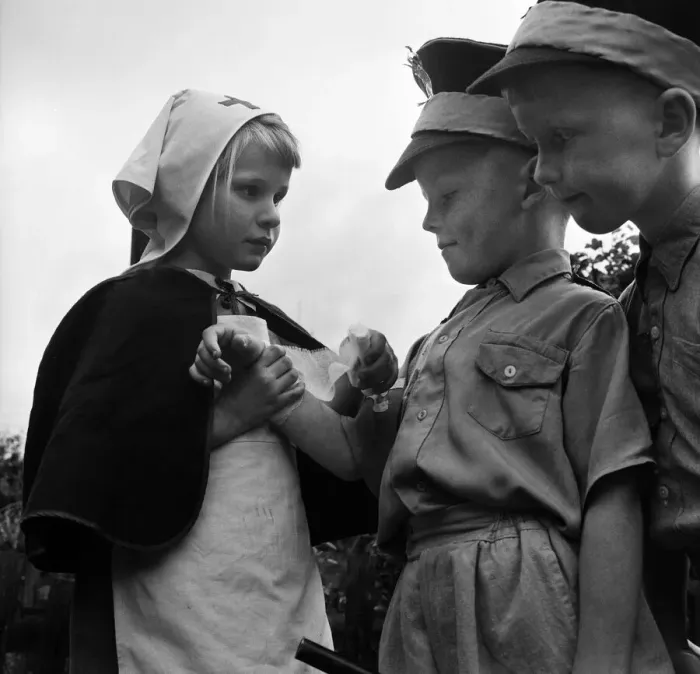 Framed Print : David Kilgour, aged 8, who wants to be a soldier seen at his home in Mochdre, Colwyn Bay Framed Print : David Kilgour, aged 8, who wants to be a soldier seen at his home in Mochdre, Colwyn Bay