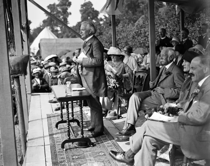 Framed Print : David Lloyd George and Mrs Lloyd George at a Liberal rally in Kings Langley. Circa 1920