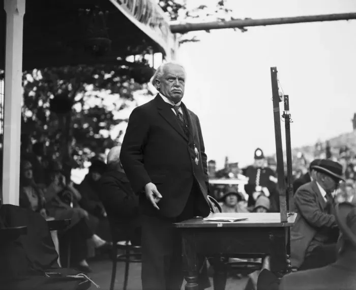 Framed Print : David Lloyd George speaking at Llandudno. 30th May 1929 Framed Print : David Lloyd George speaking at Llandudno. 30th May 1929