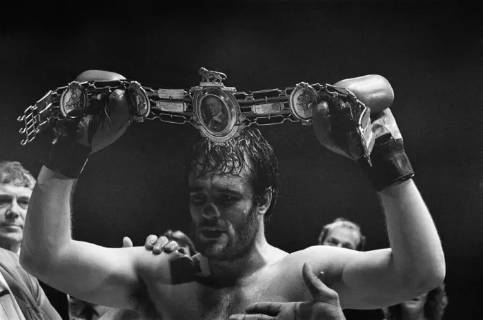 Framed Print : David Pearce v Neville Meade for the BBBofC Heavyweight Title