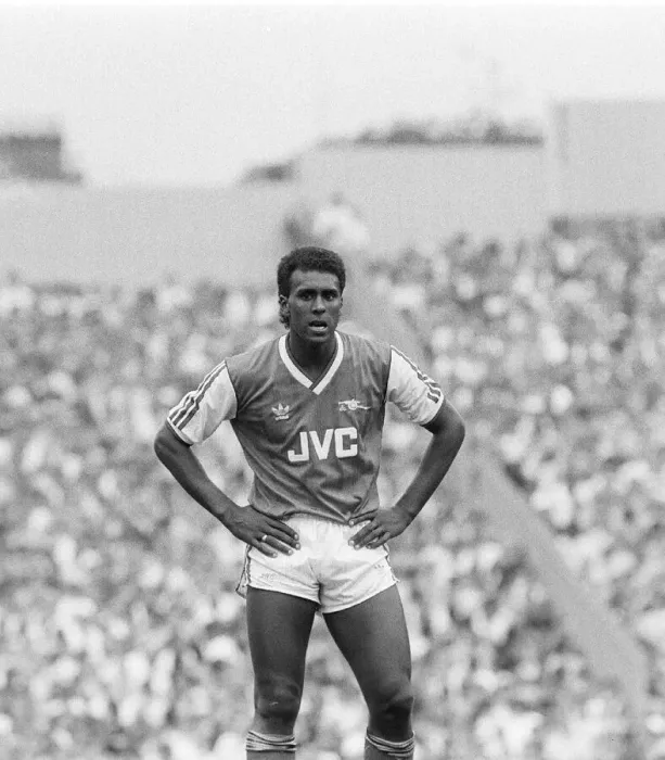 Framed Print : David Rocastle of Arsenal playing in League Division One match Framed Print : David Rocastle of Arsenal playing in League Division One match