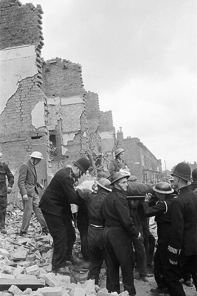 Dawes Road, Walworth, rescue operation, 20 August 1944
