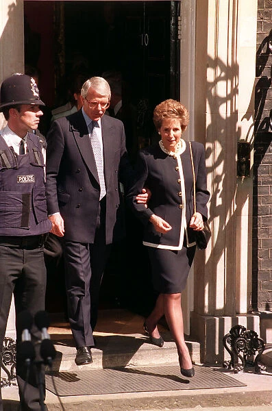 Last day at 10 Downing Steet for John Major MP 2  /  5  /  97 and wife Norma