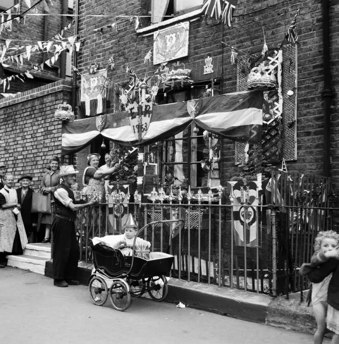 Framed Print : Eight days before Coronation Day, on the Whit Monday bank holiday
