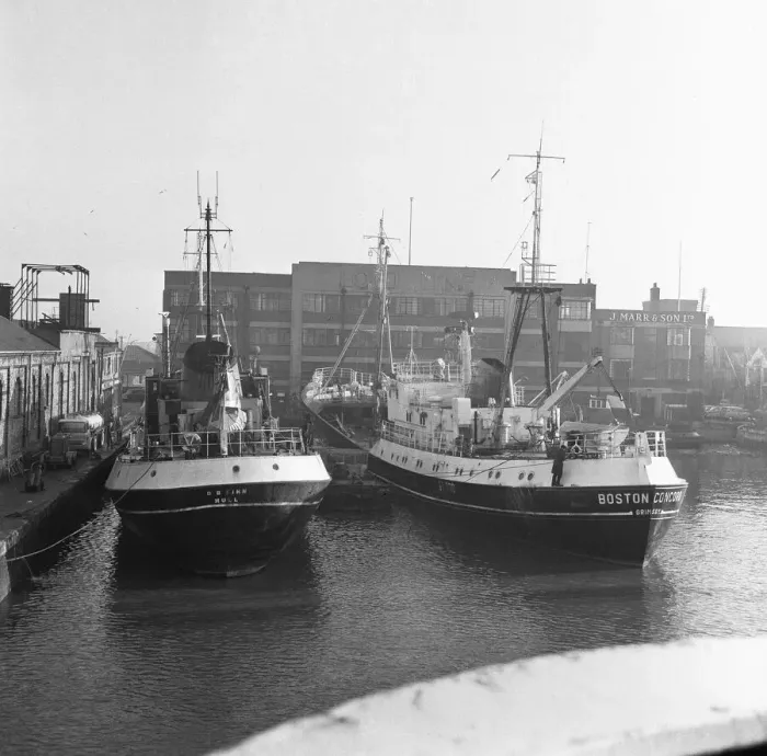 Framed Print : DB Finn (H332) (Left) seen here moored alongside The Boston Concord (GY730 Framed Print : DB Finn (H332) (Left) seen here moored alongside The Boston Concord (GY730