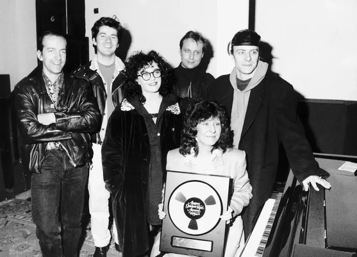 Framed Print : Deacon Blue rock band pop group presenting $1000 cheque to Isla Laing director of Shelter