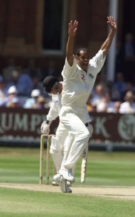  : Dean Headley claims the wicket of the first Kiwi July 1999 wicket of the day