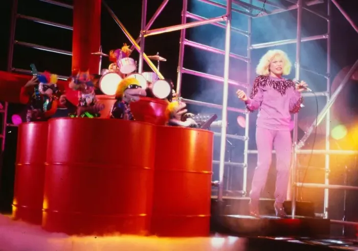 Framed Print : Debbie Harry on stage with Muppets backing group Januaary 1981 Purple outfit
